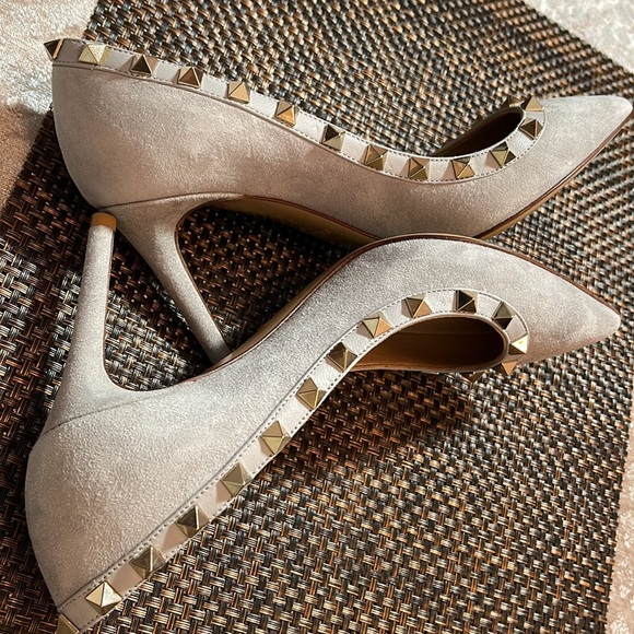Brand New Grey suede Rockstud Valentino pumps 3.25” heel - Picture 7 of 7